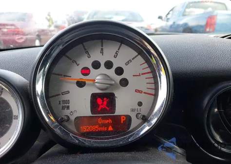 2011 Mini Cooper S z USA, uszkodzony, nr VIN WMWZP3C57BT249017